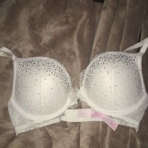Victoria’s Secret “Dream Angels” bra